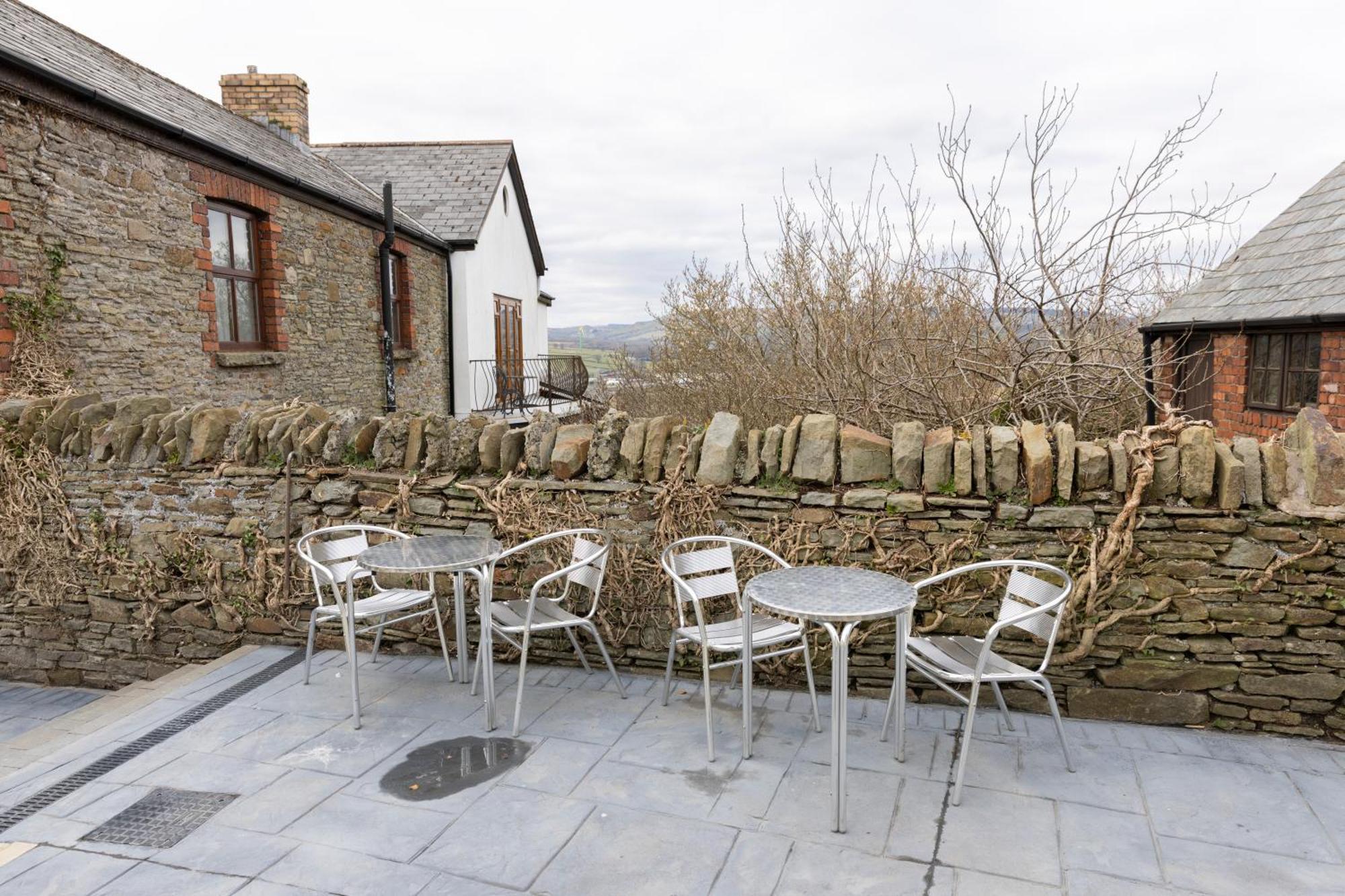 The Bear Inn Llantrisant  Dış mekan fotoğraf