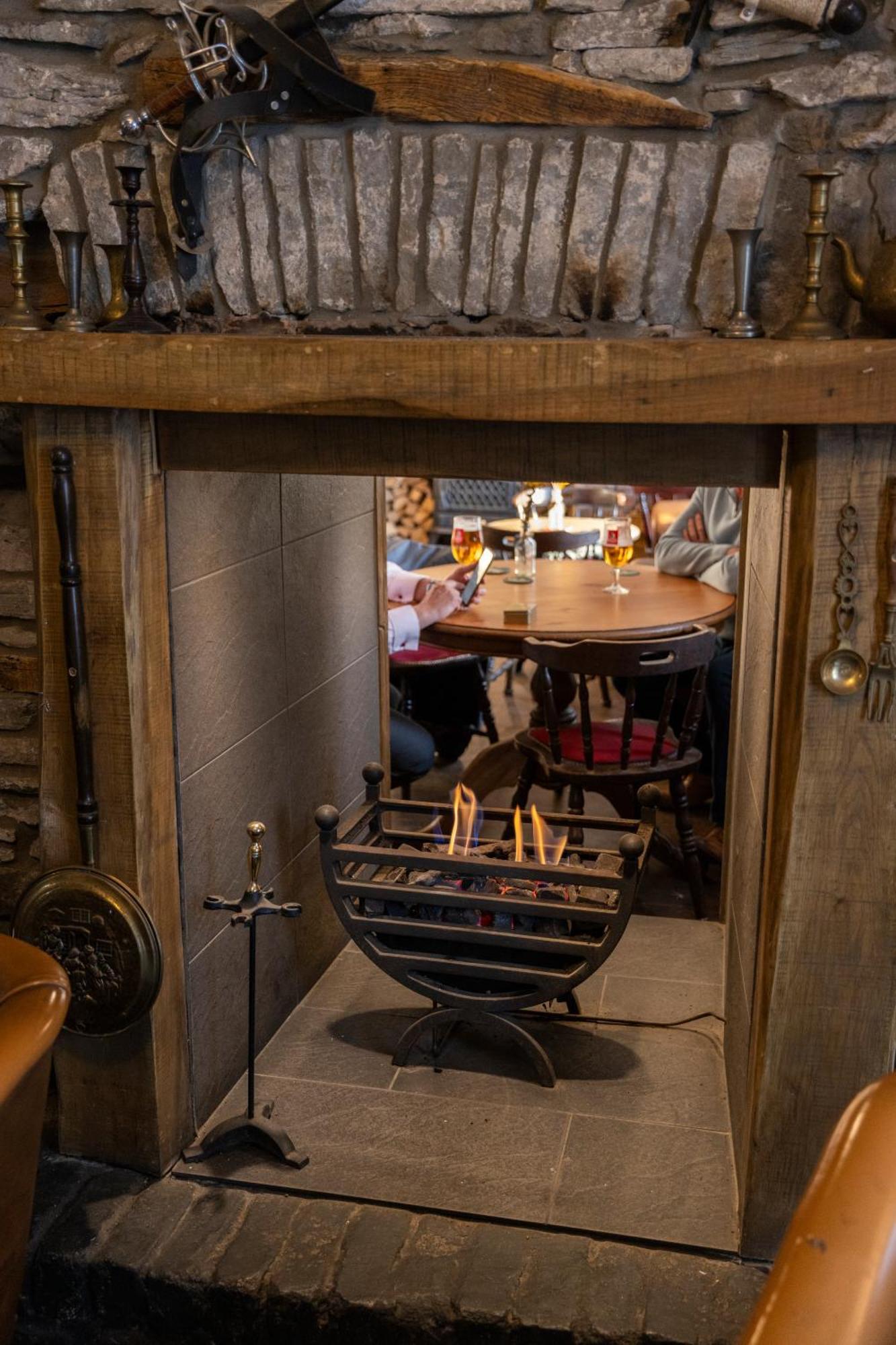The Bear Inn Llantrisant  Dış mekan fotoğraf