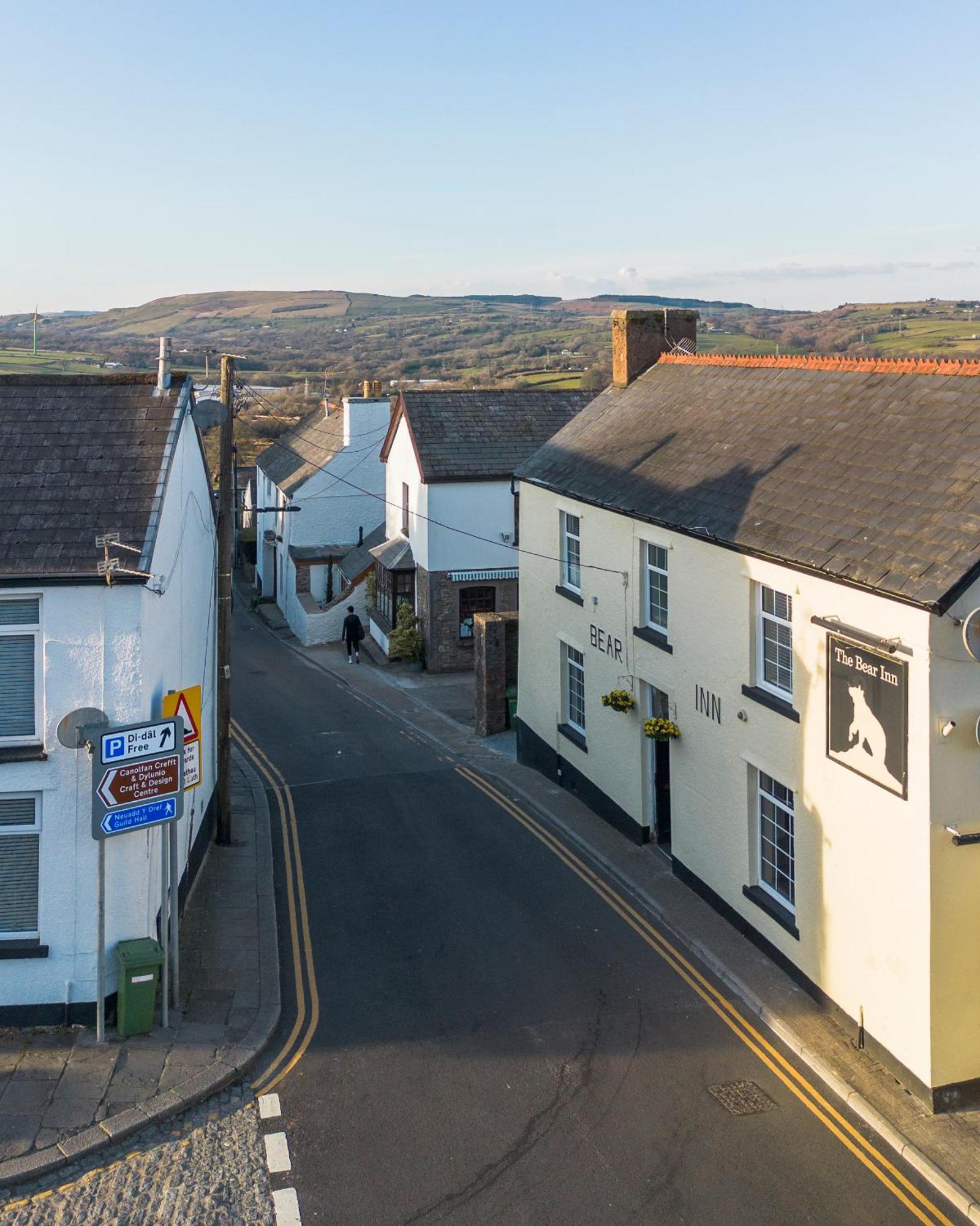 The Bear Inn Llantrisant  Dış mekan fotoğraf